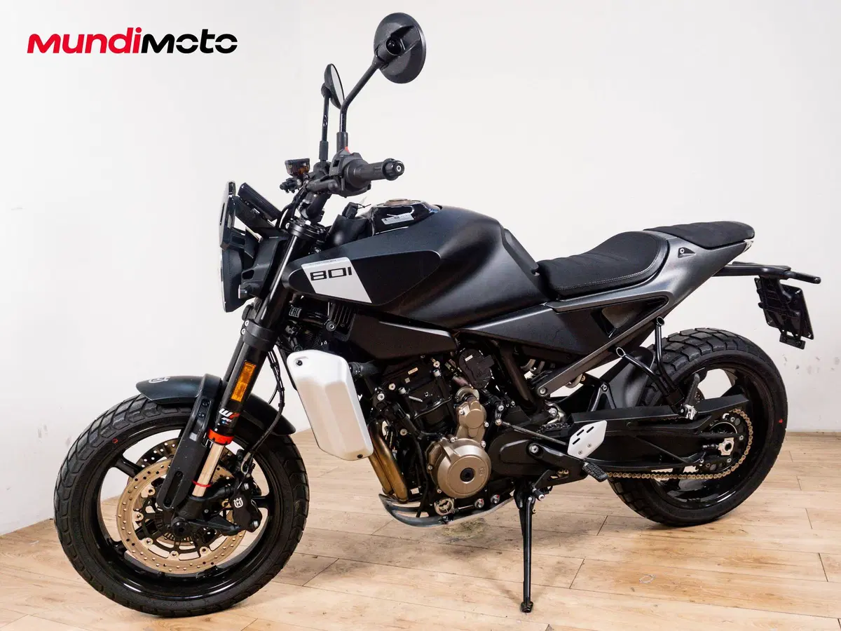 Husqvarna Svartpilen 801 (2024 - 26) (8)