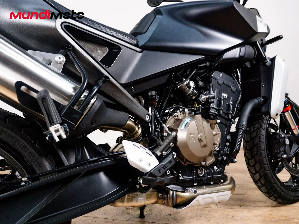 Husqvarna Svartpilen 801 (2024 - 26) (4)