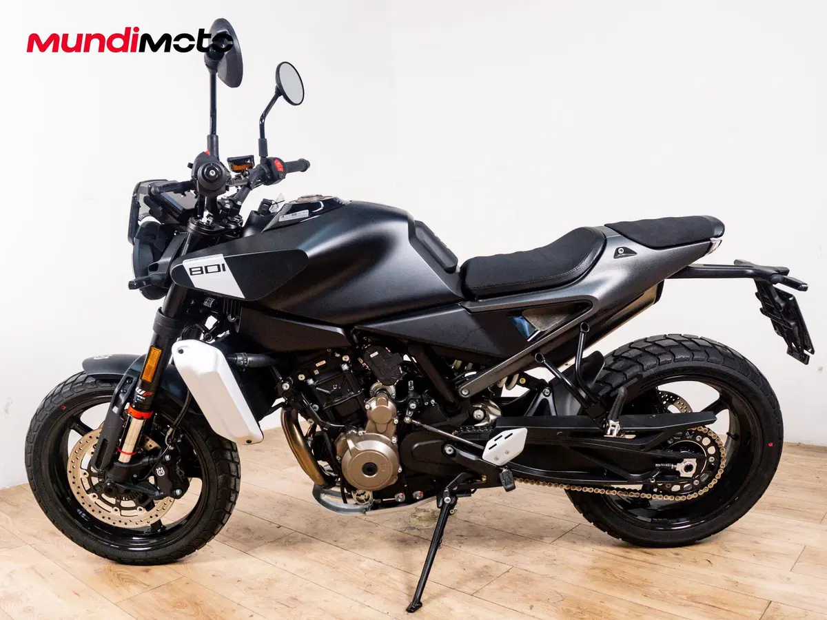 Husqvarna Svartpilen 801 (2024 - 26) (6)