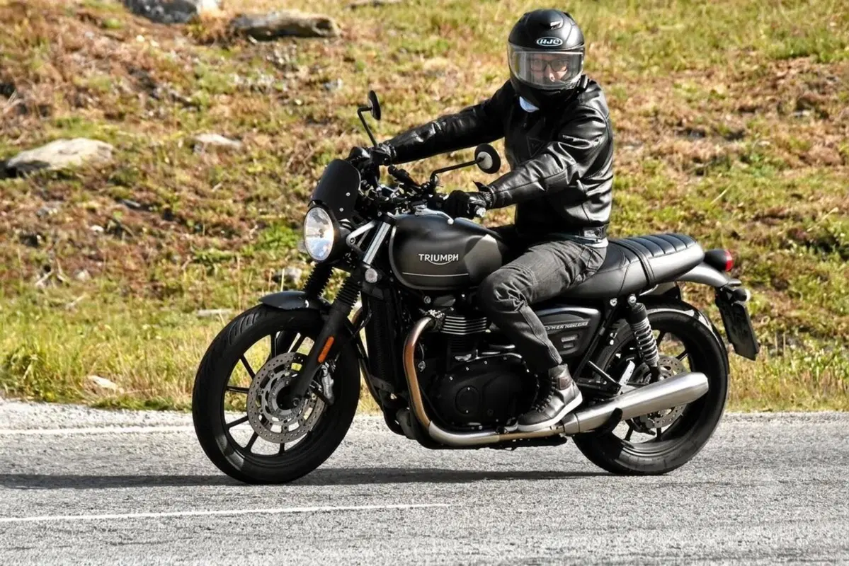 Triumph Speed Twin 900 (2023 - 24) (4)