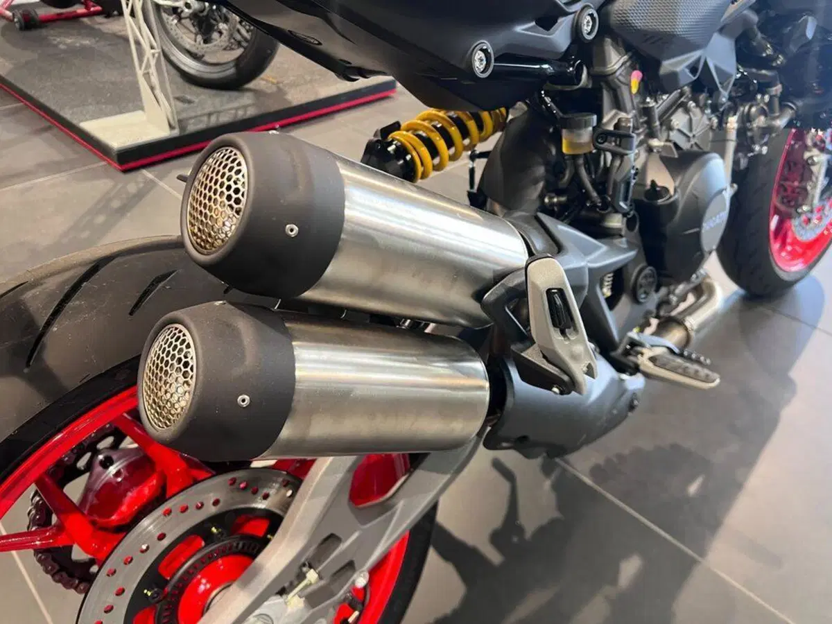 Ducati Monster 890 (2026) (10)