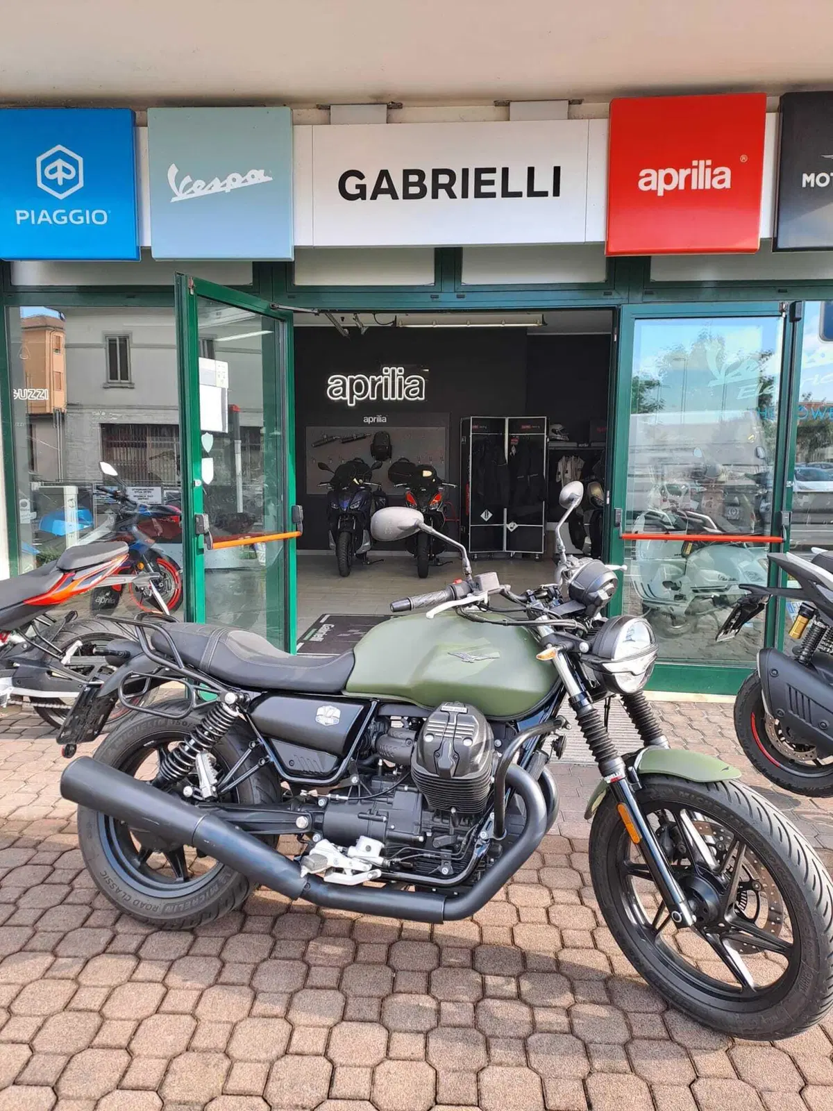 Moto Guzzi V7 Stone (2021 - 24)
