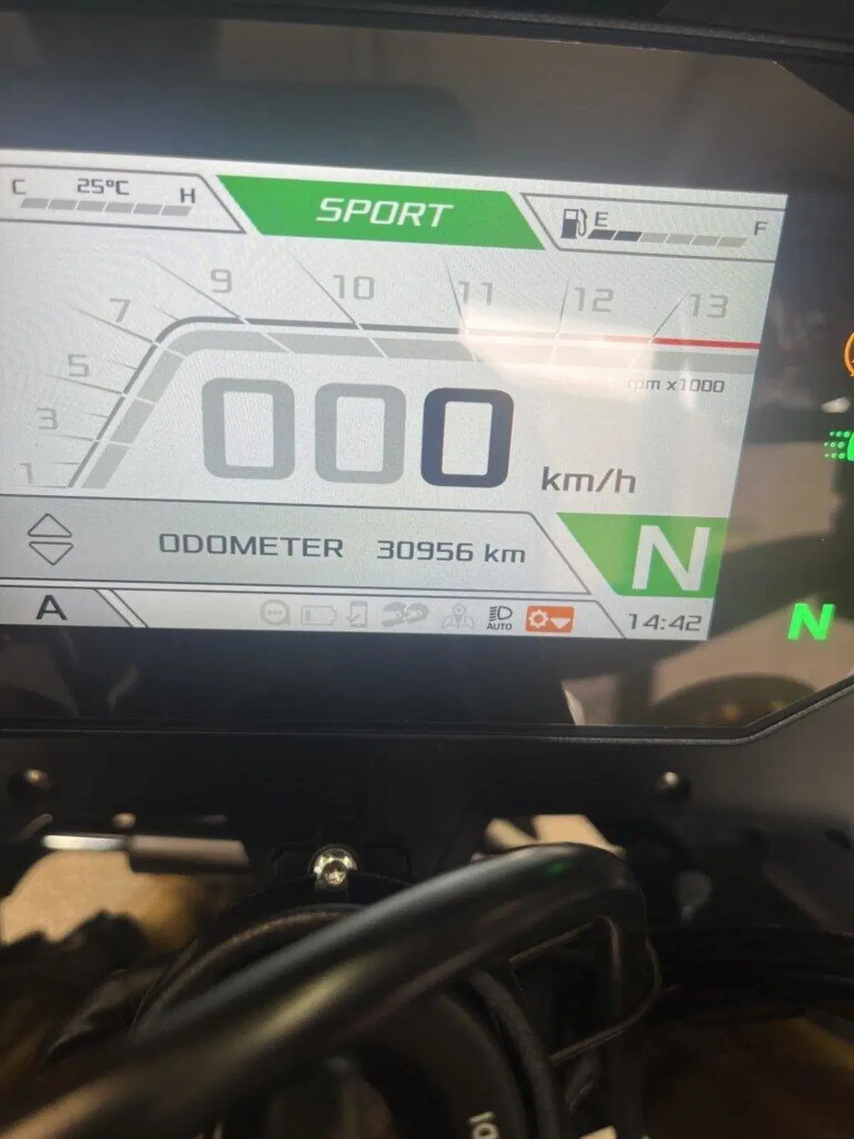 Aprilia Tuono V4 (2021 - 24) (4)