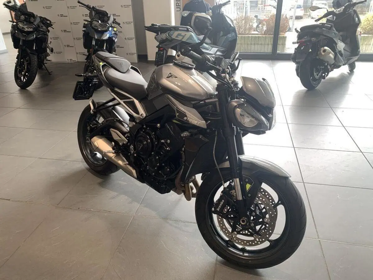 Triumph Street Triple 765 R (2023 - 26)