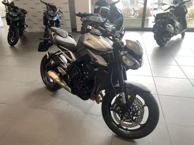 Triumph Street Triple 765 R (2023 - 26) usata