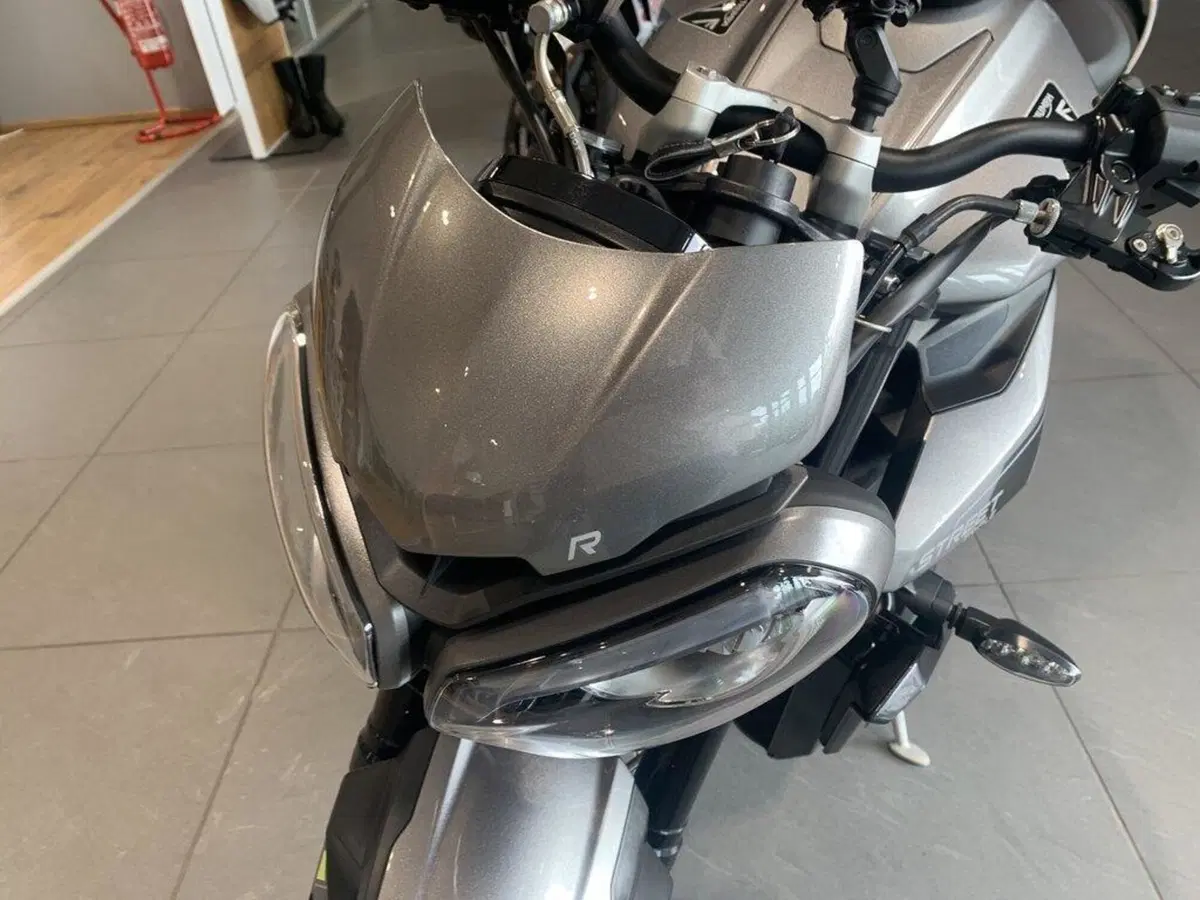 Triumph Street Triple 765 R (2023 - 26) (10)