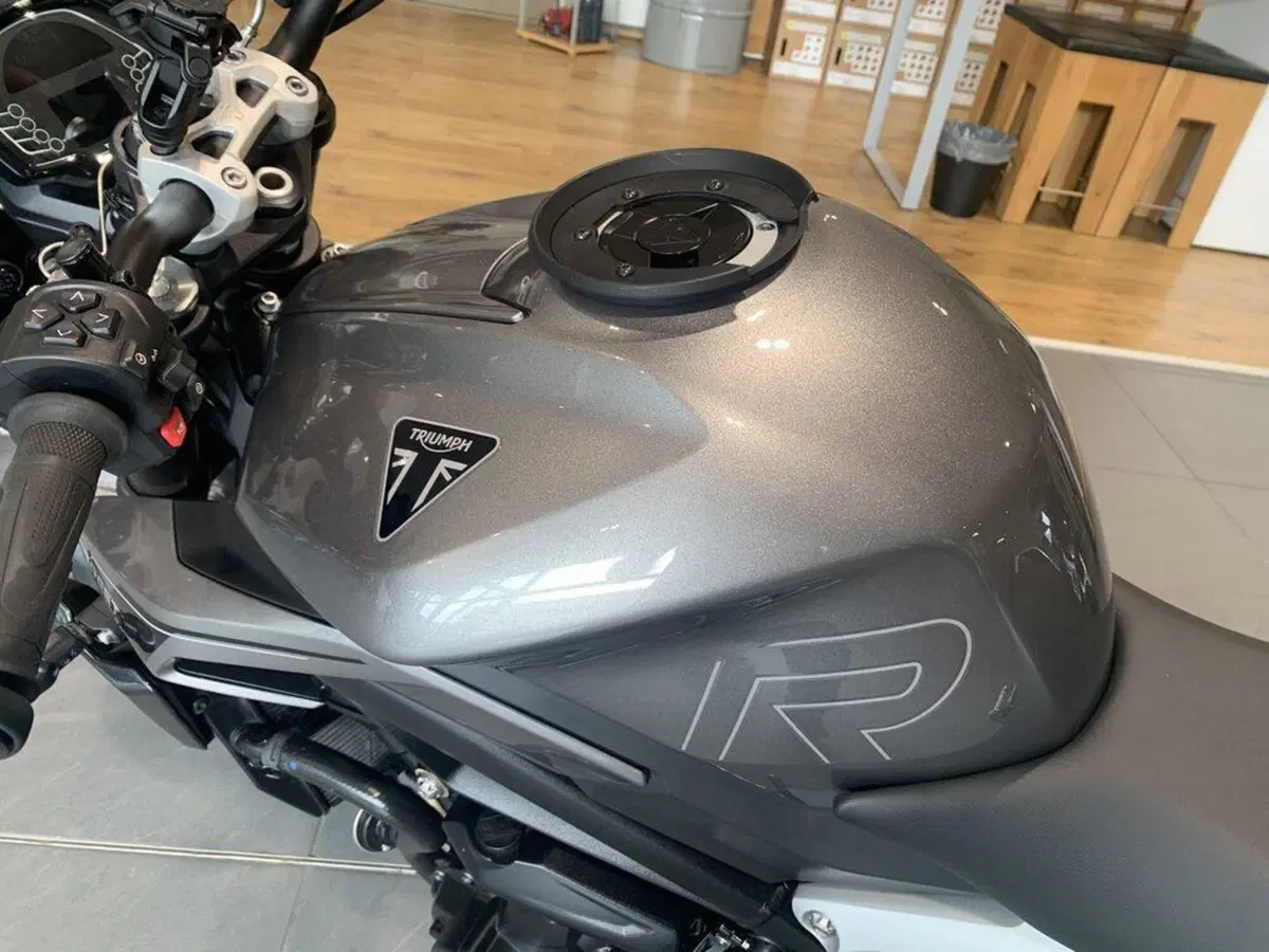 Triumph Street Triple 765 R (2023 - 26) (7)