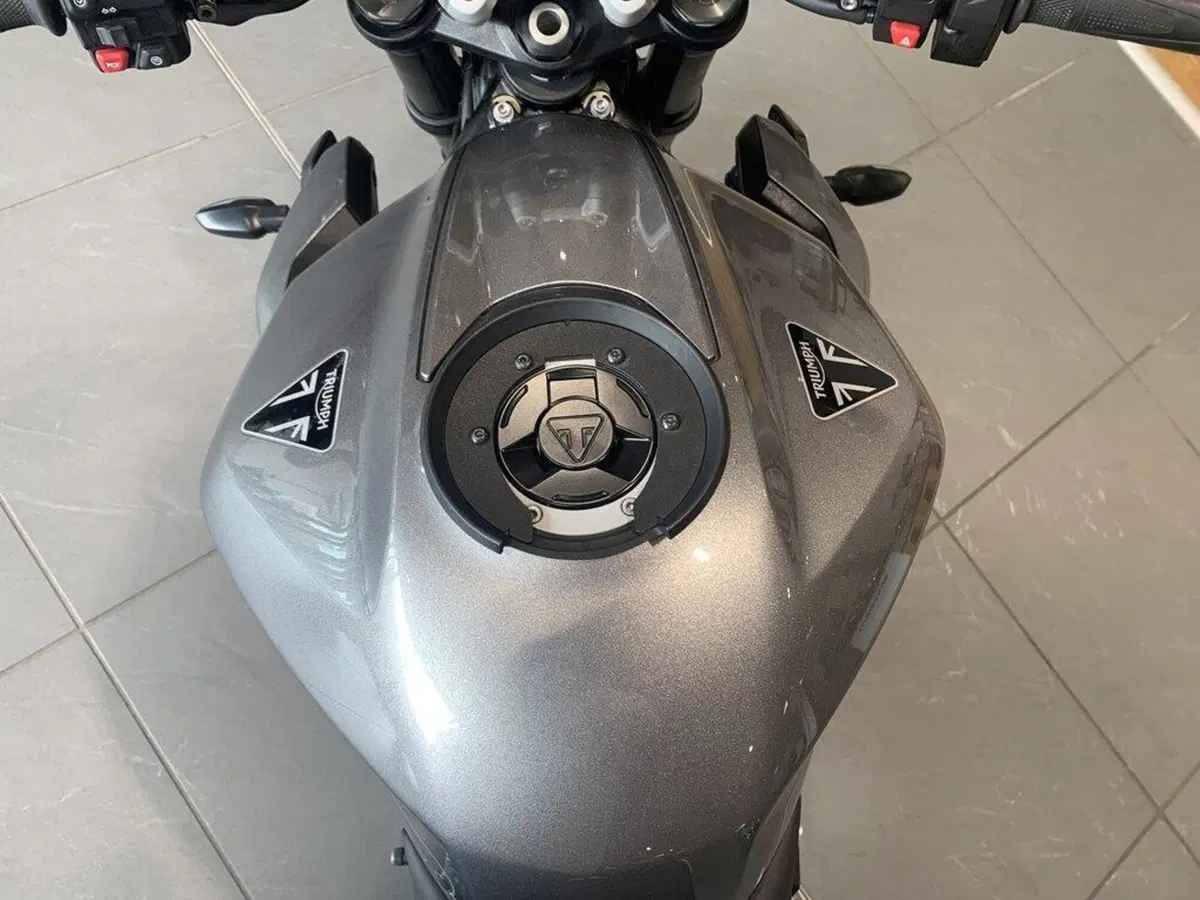 Triumph Street Triple 765 R (2023 - 26) (13)