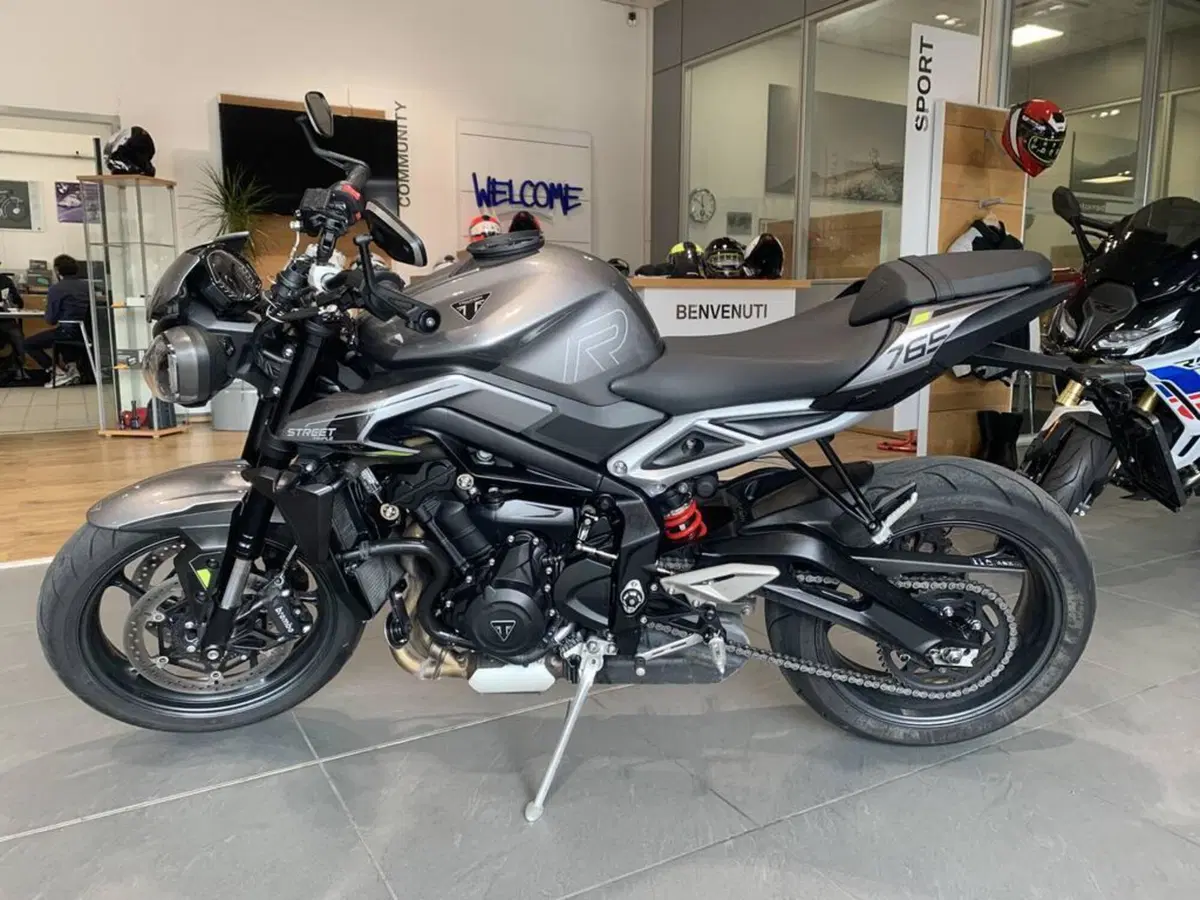 Triumph Street Triple 765 R (2023 - 26) (4)