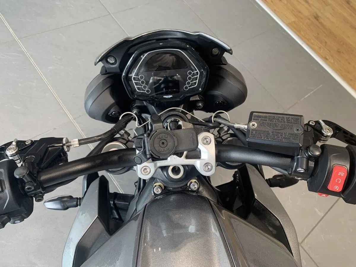 Triumph Street Triple 765 R (2023 - 26) (14)