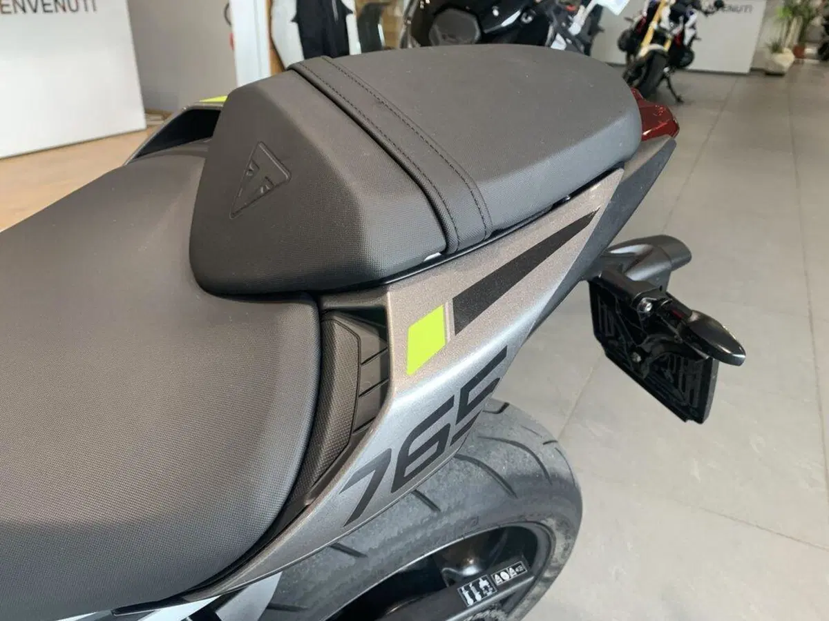Triumph Street Triple 765 R (2023 - 26) (8)