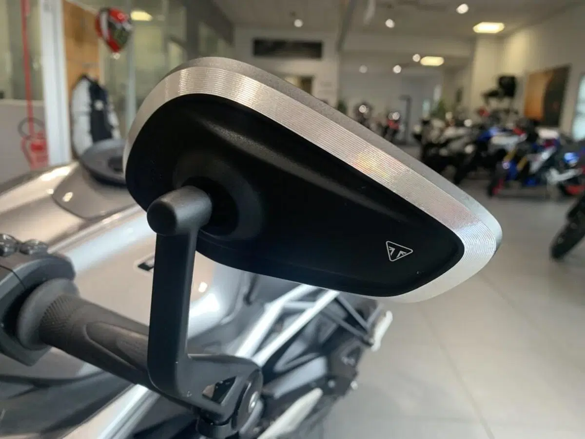 Triumph Street Triple 765 R (2023 - 26) (12)