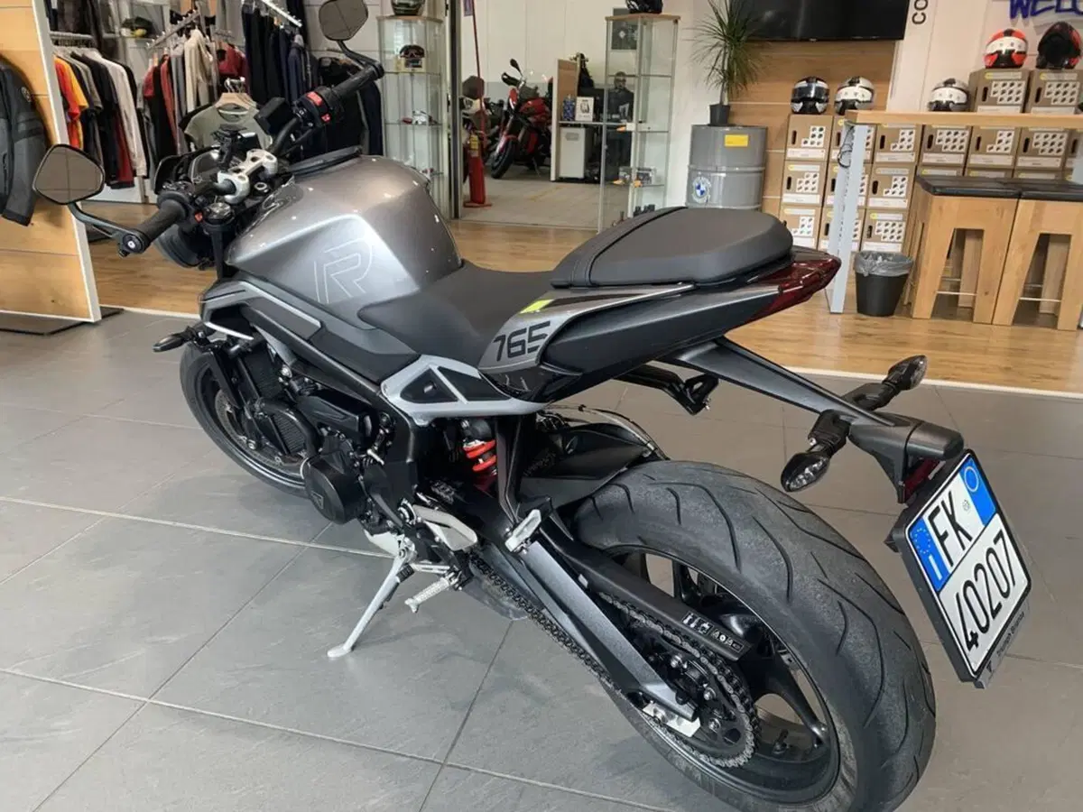 Triumph Street Triple 765 R (2023 - 26) (6)