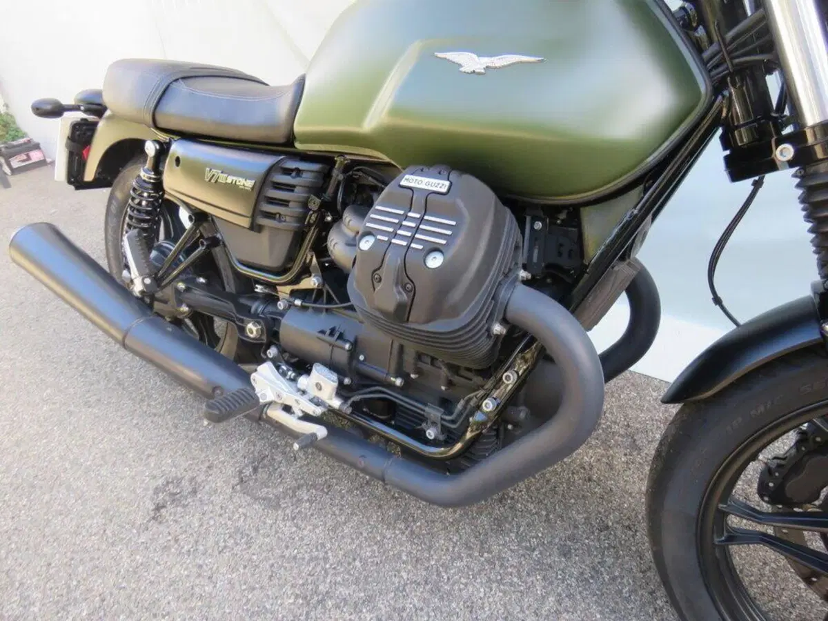 Moto Guzzi V7 III Stone (2017 - 20) (5)