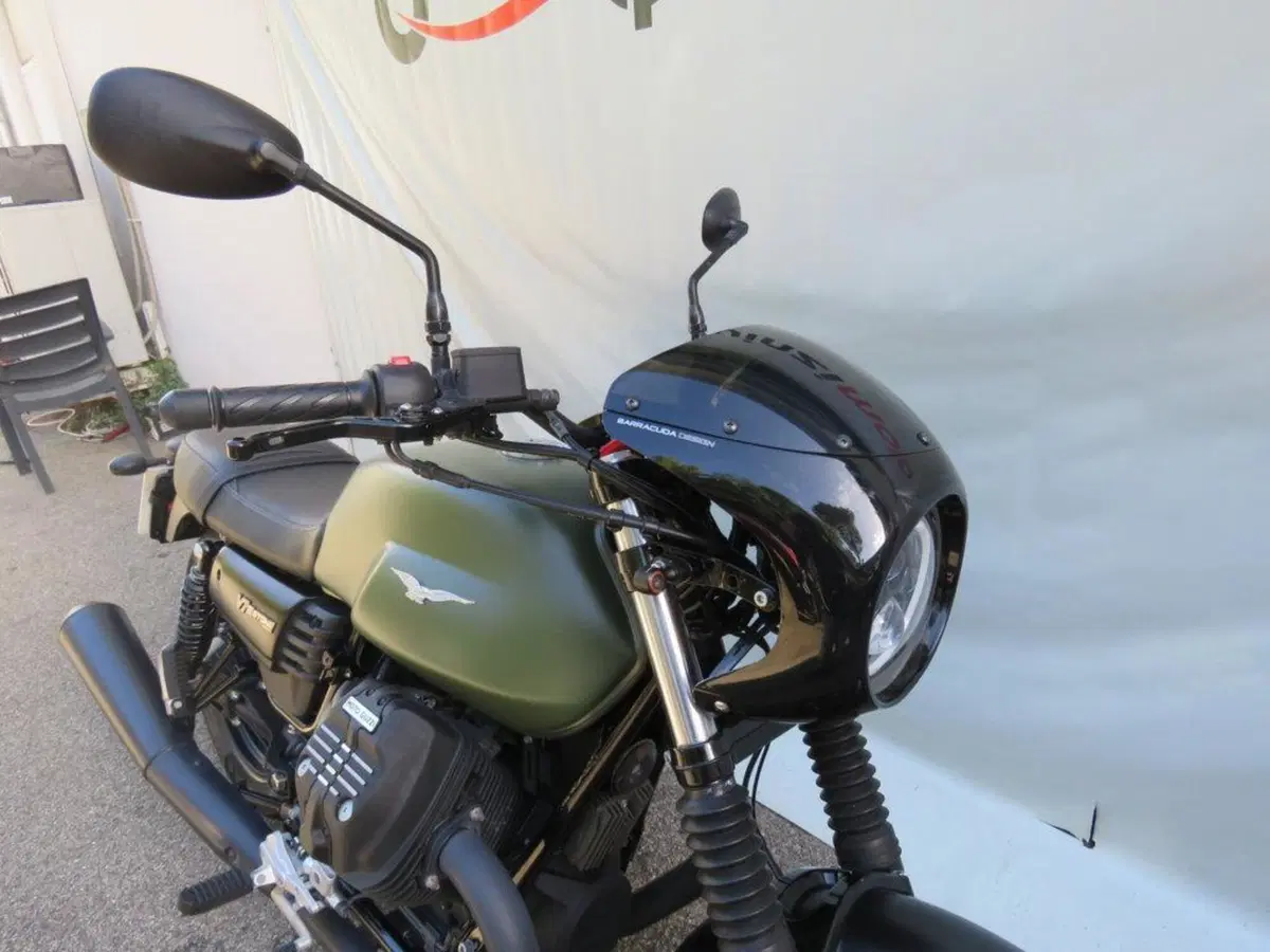 Moto Guzzi V7 III Stone (2017 - 20) (9)