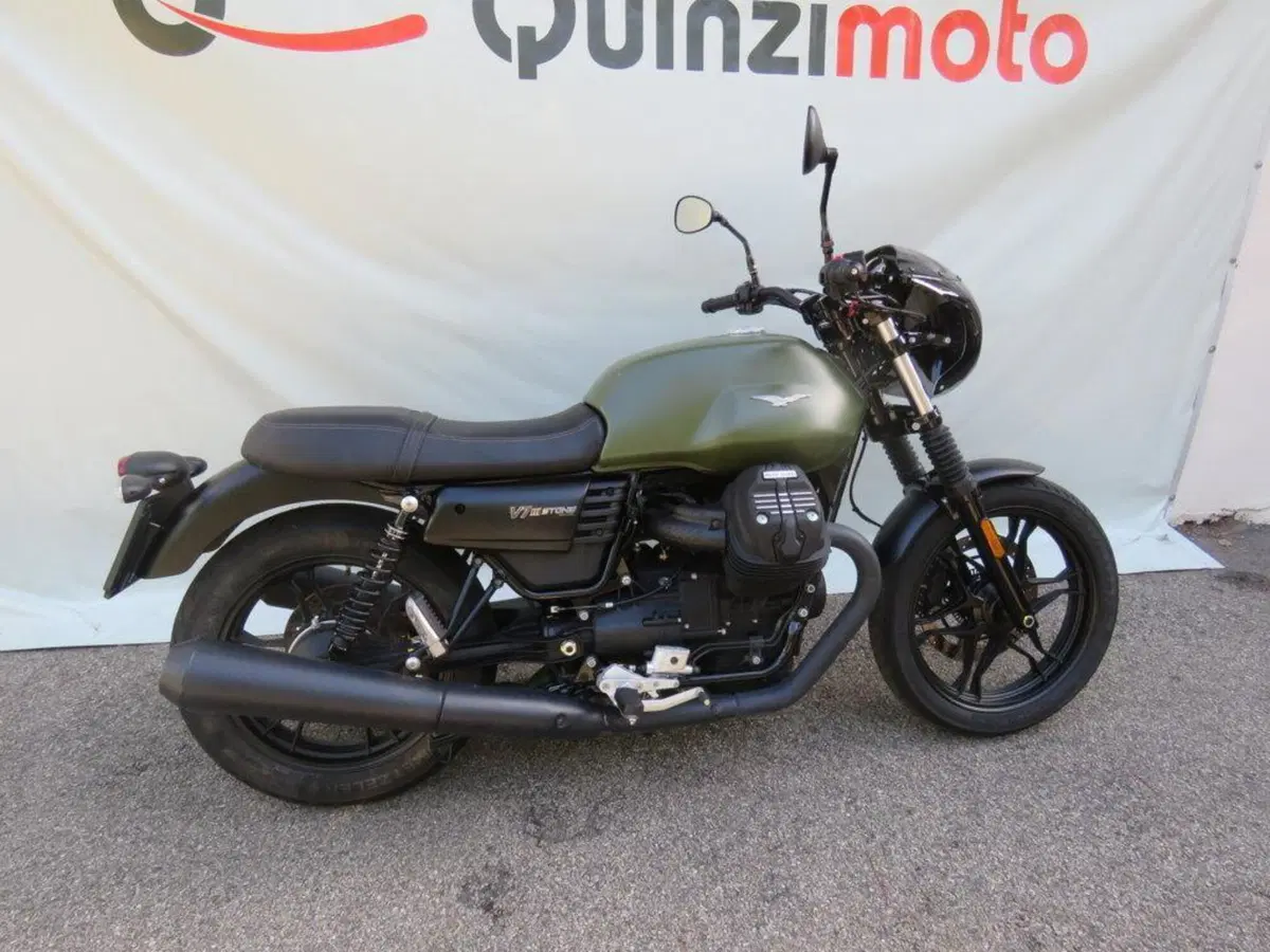 Moto Guzzi V7 III Stone (2017 - 20) (3)