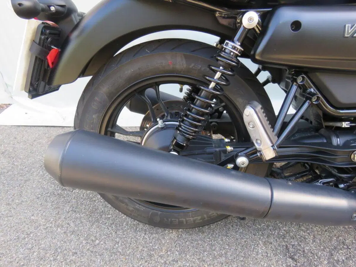 Moto Guzzi V7 III Stone (2017 - 20) (7)