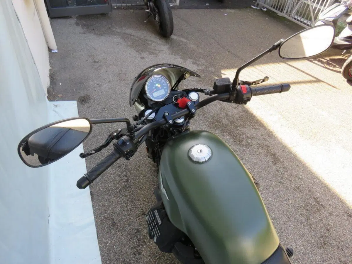 Moto Guzzi V7 III Stone (2017 - 20) (11)