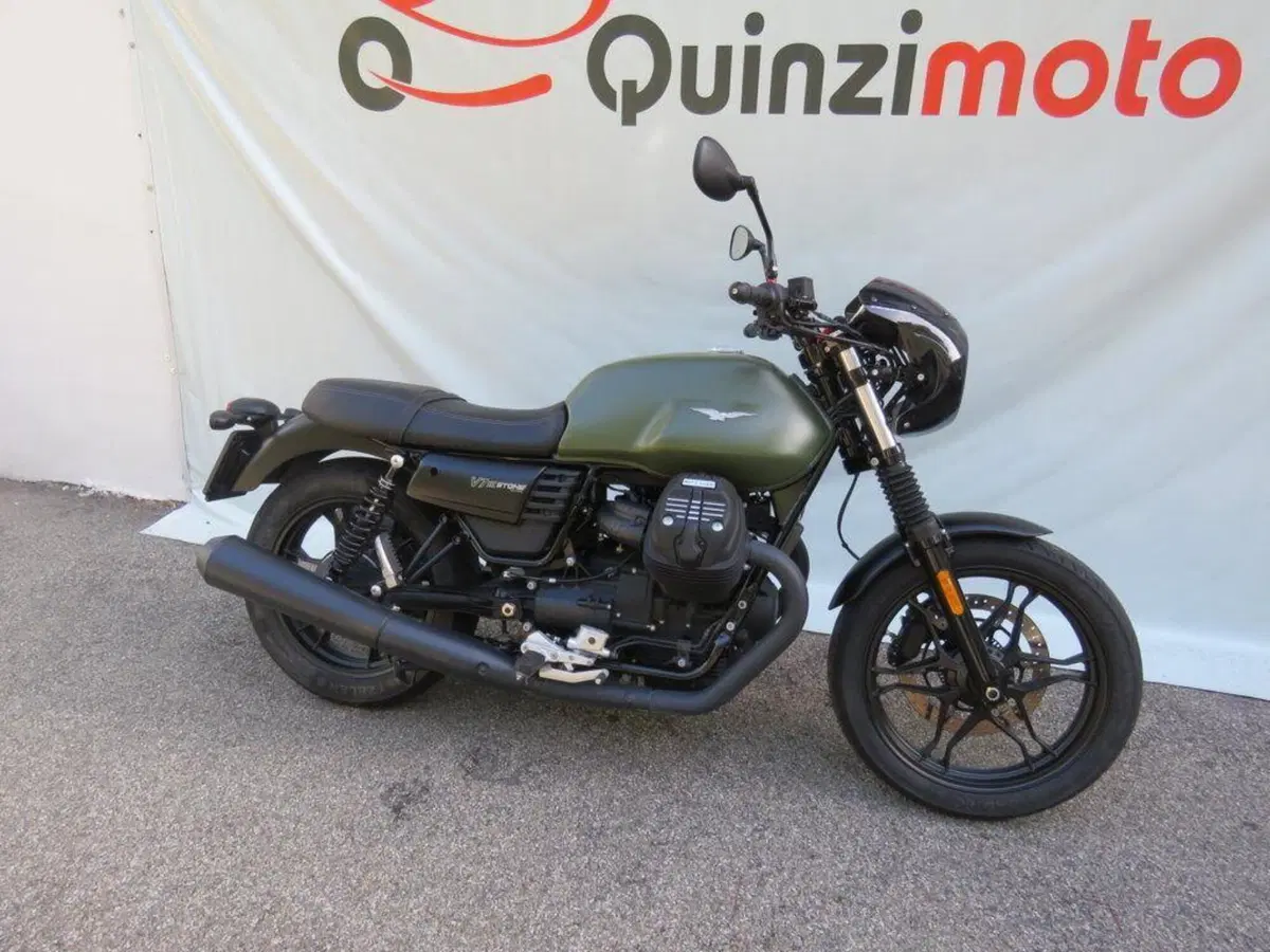 Moto Guzzi V7 III Stone (2017 - 20) (2)