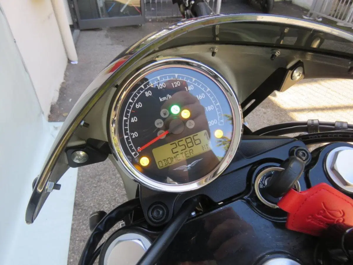 Moto Guzzi V7 III Stone (2017 - 20) (12)