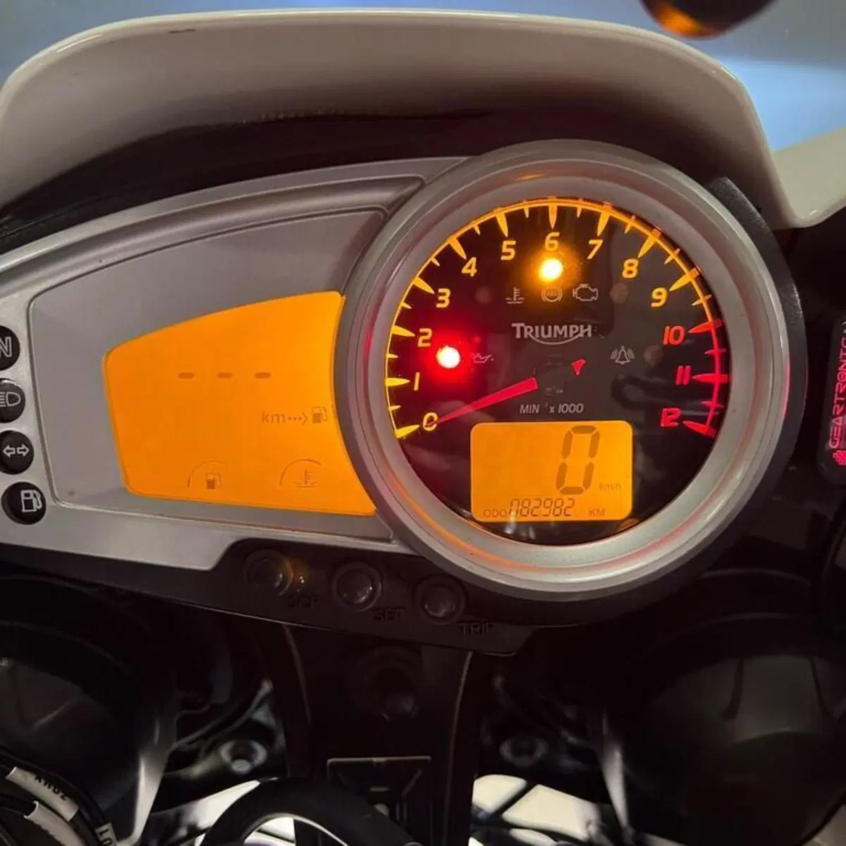 Triumph Tiger 1050 SE ABS (2006 - 13) (5)