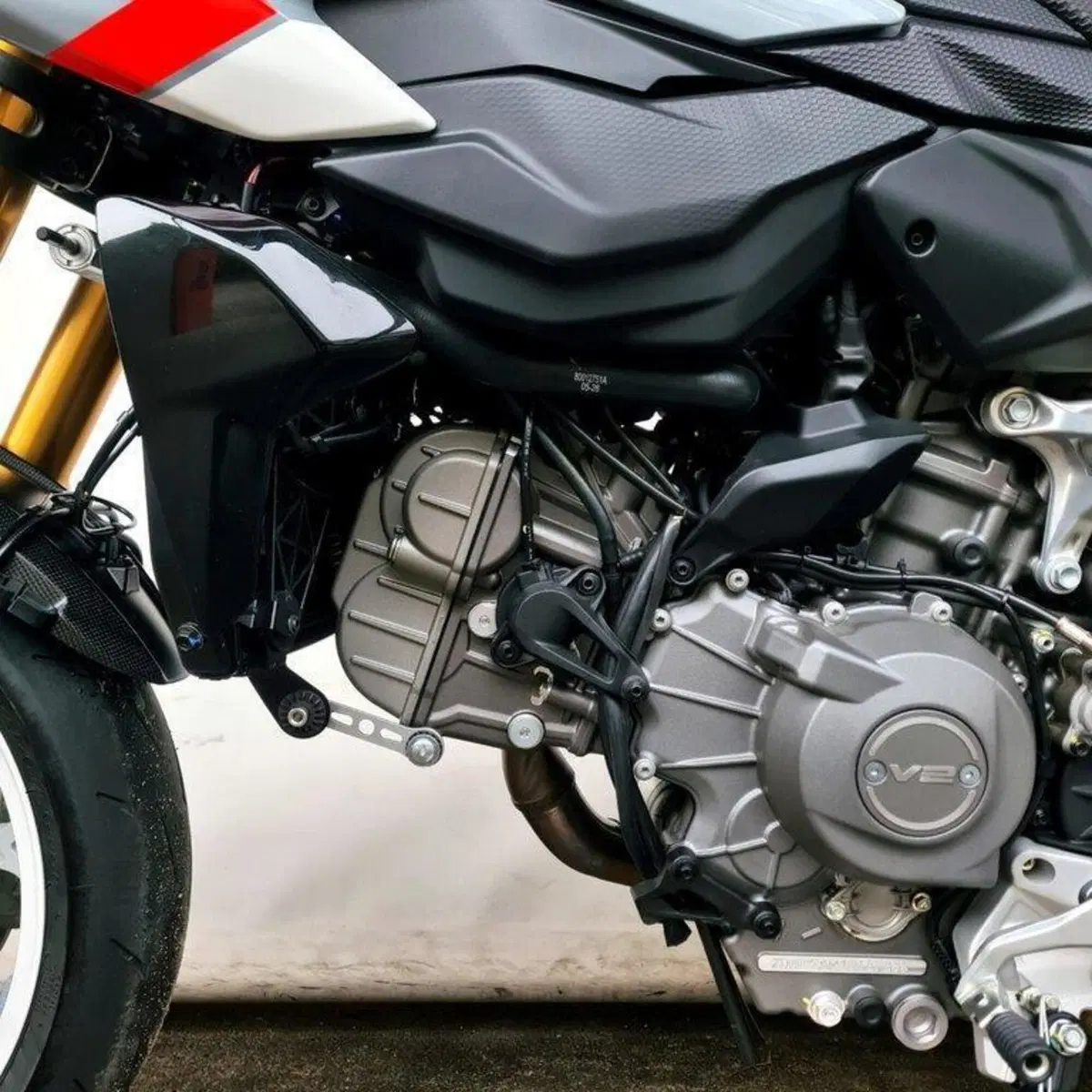 Ducati Hypermotard V2 SP (2026) (10)