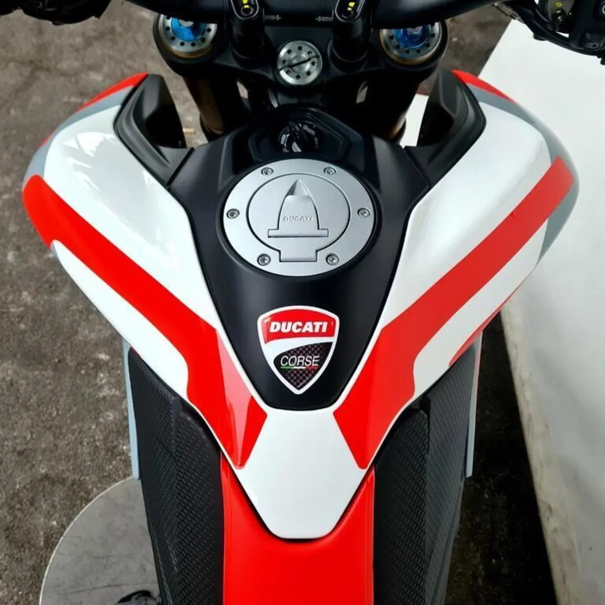 Ducati Hypermotard V2 SP (2026) (6)
