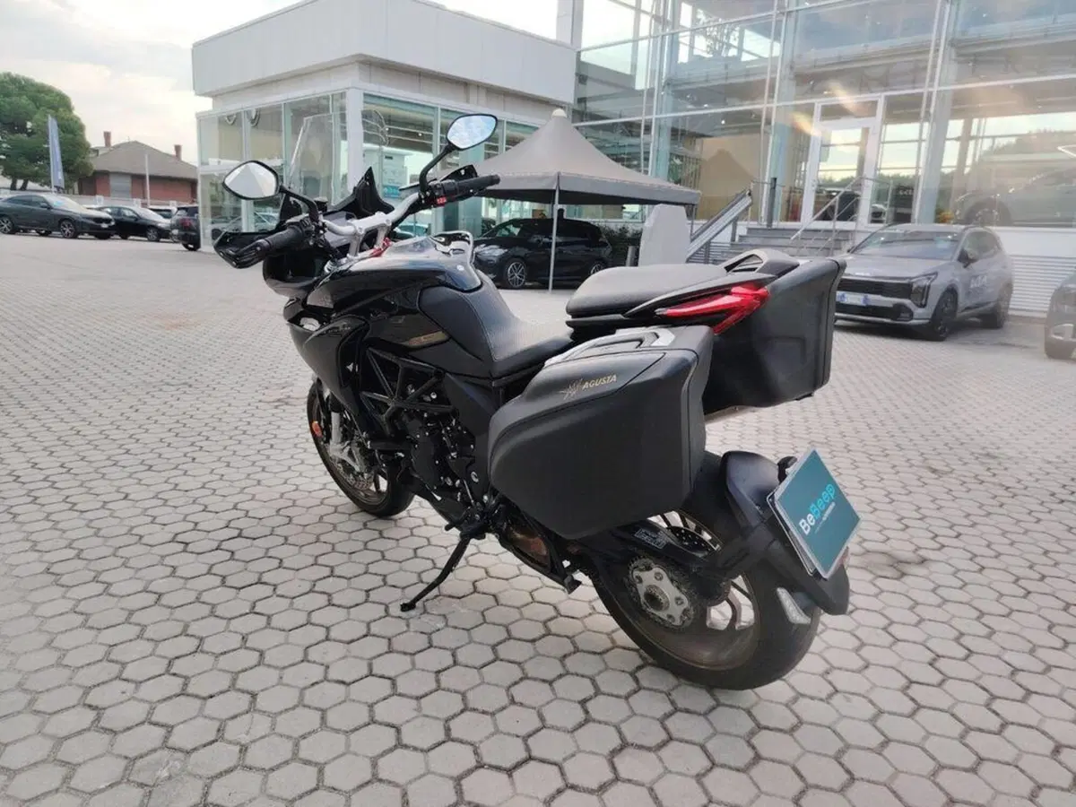 MV Agusta Turismo Veloce 800 Lusso SCS (2021 - 26) (5)