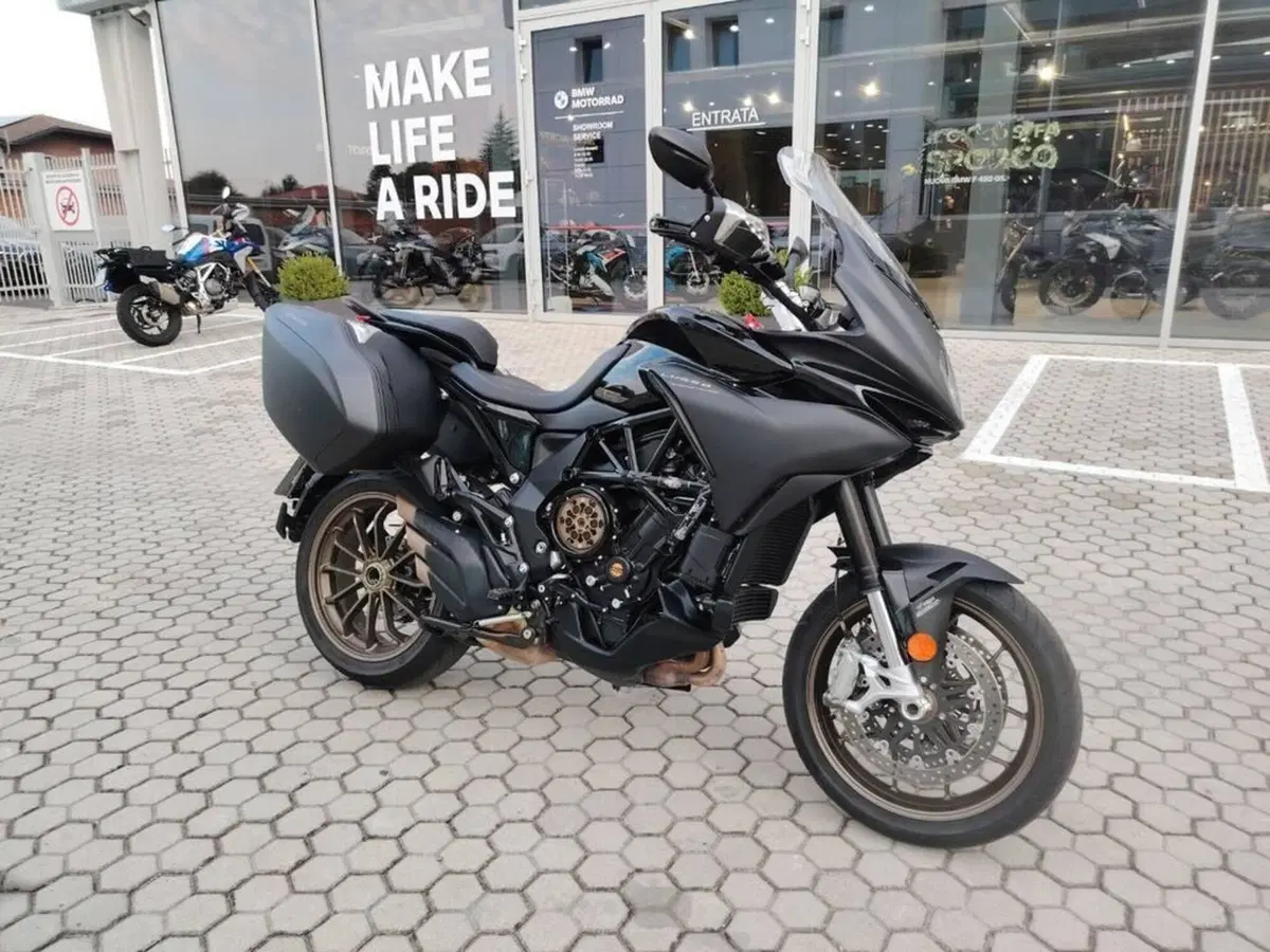 MV Agusta Turismo Veloce 800 Lusso SCS (2021 - 26) (3)