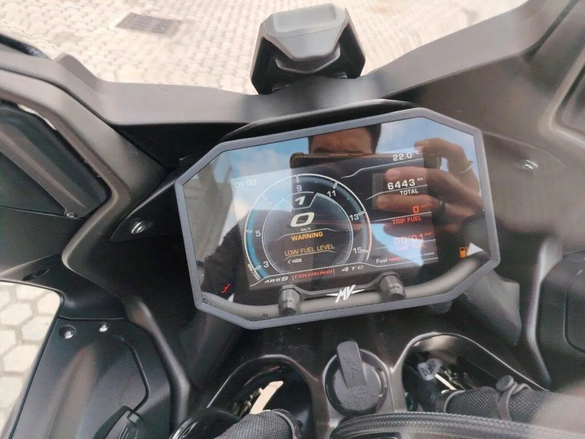 MV Agusta Turismo Veloce 800 Lusso SCS (2021 - 26) (10)