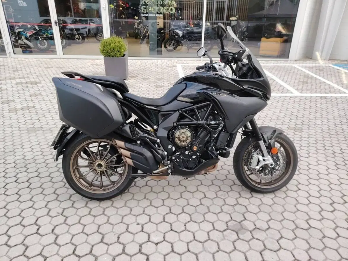 MV Agusta Turismo Veloce 800 Lusso SCS (2021 - 26) (8)
