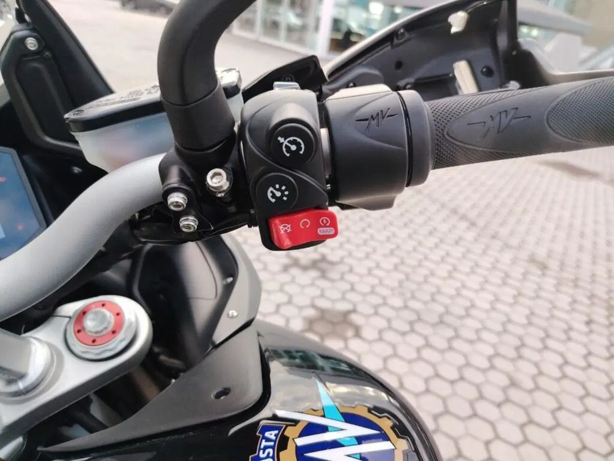 MV Agusta Turismo Veloce 800 Lusso SCS (2021 - 26) (11)