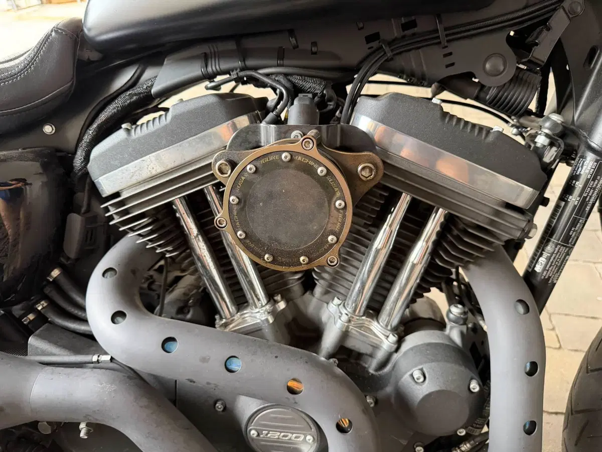 Harley-Davidson 1200 Custom (2017) - XL 1200C (6)