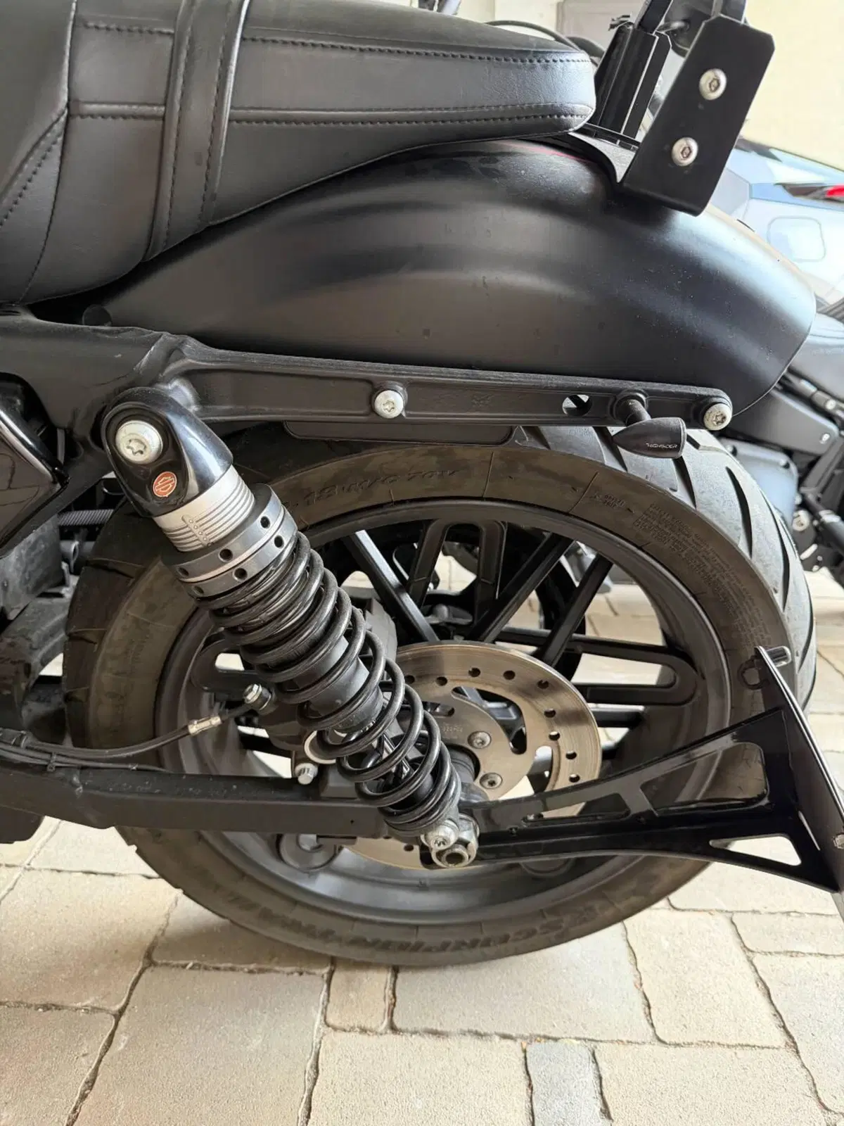 Harley-Davidson 1200 Custom (2017) - XL 1200C (13)