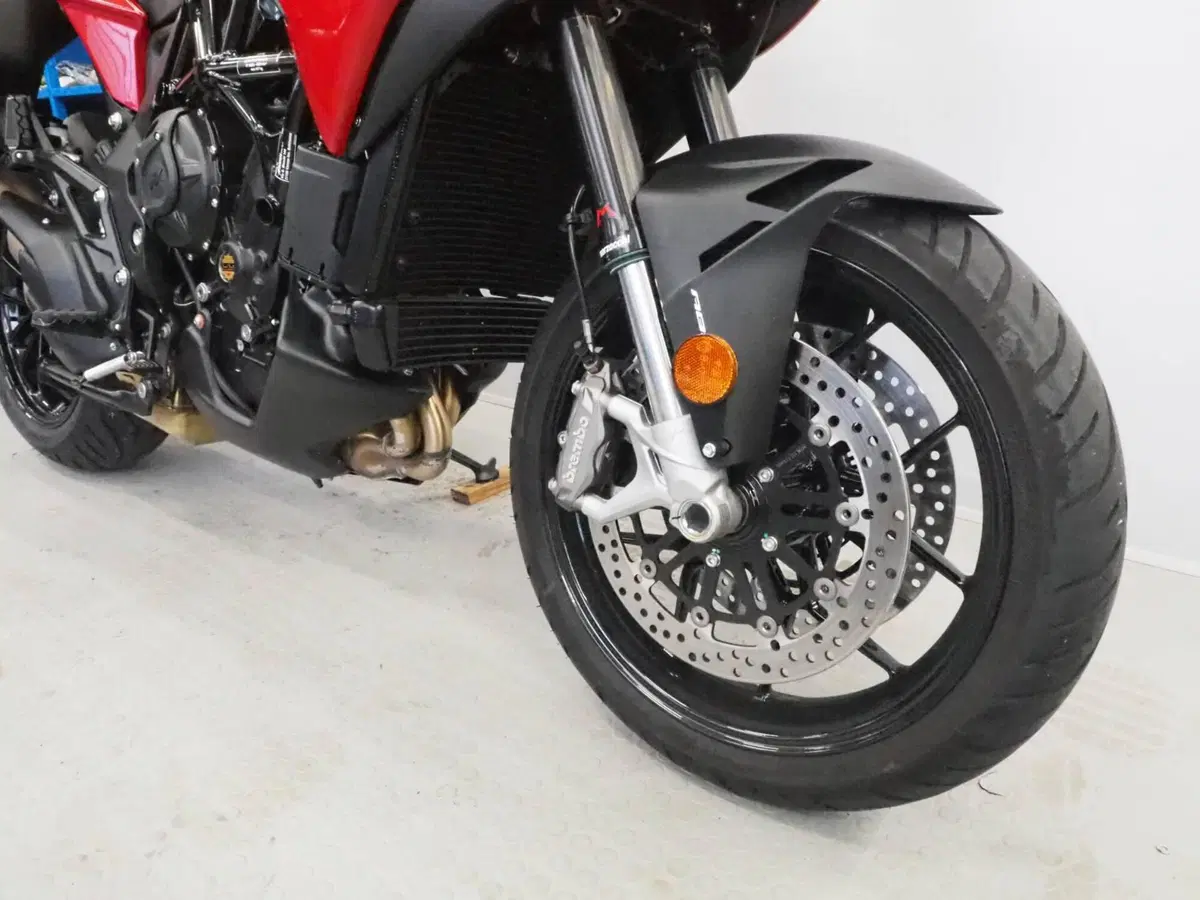 MV Agusta Turismo Veloce 800 R (2023 - 26) (4)