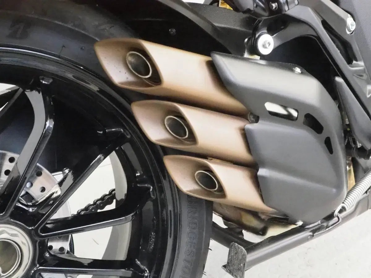 MV Agusta Turismo Veloce 800 R (2023 - 26) (6)