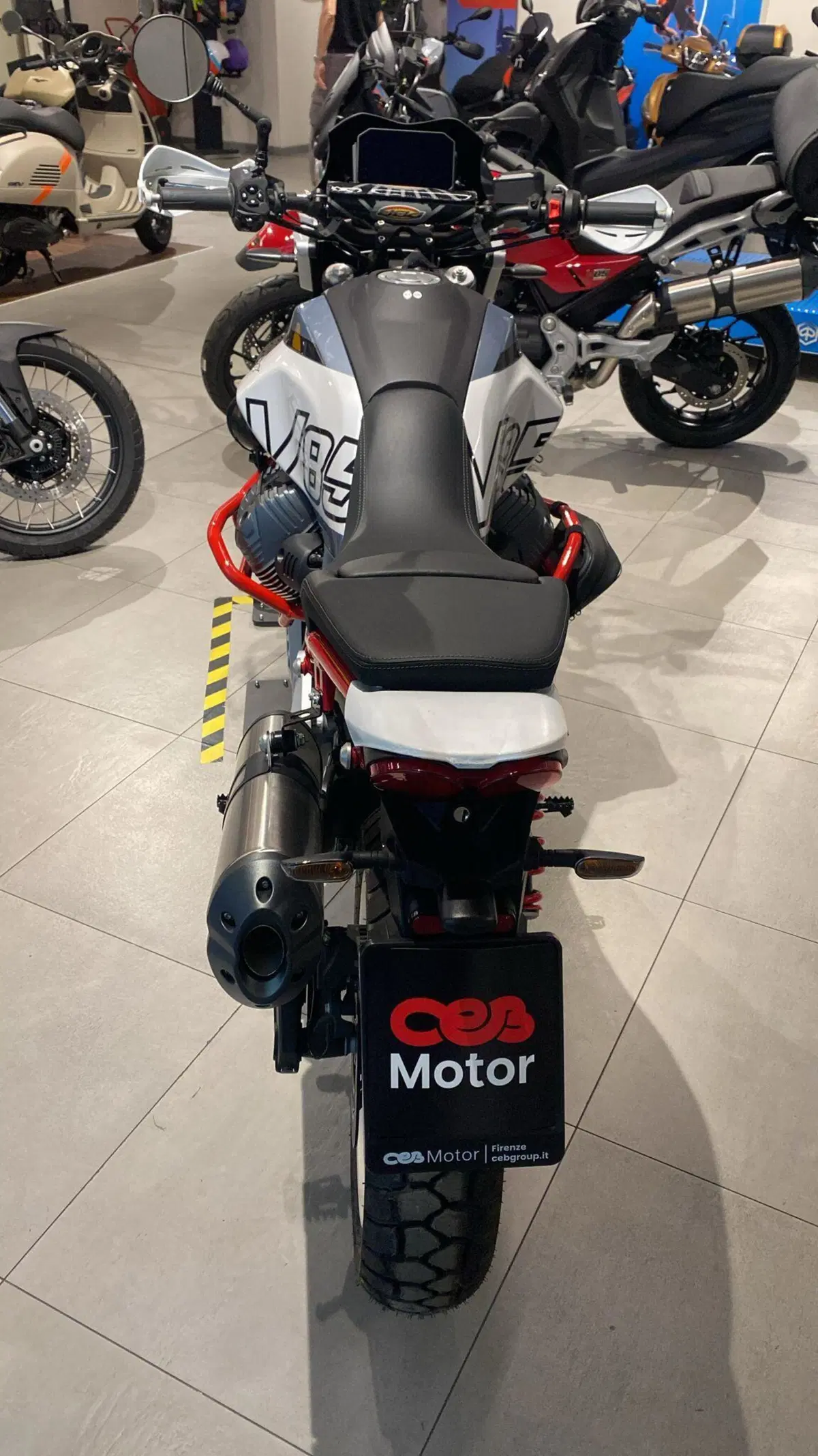 Moto Guzzi V85 TT (2024 - 26) (3)