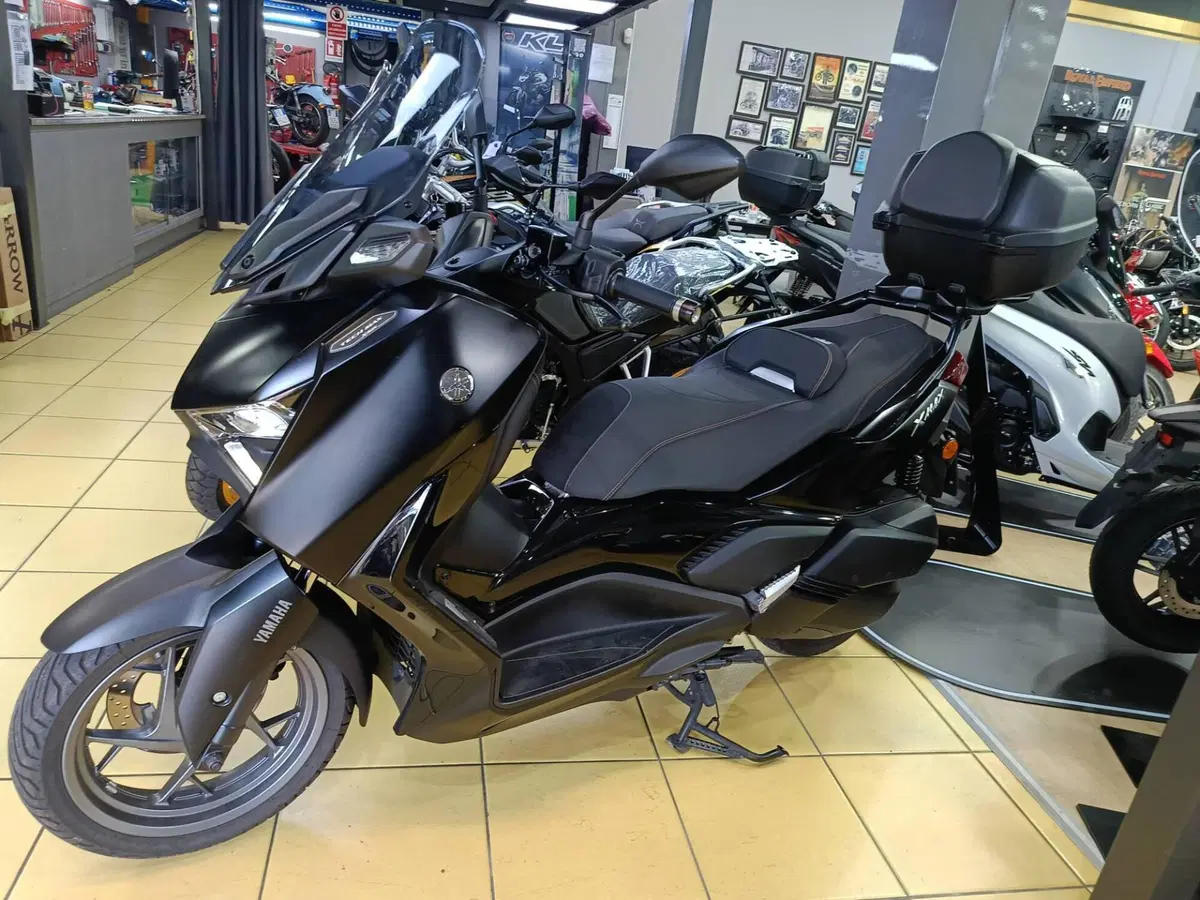 Yamaha X-Max 300 Tech Max (2021 - 24) (2)
