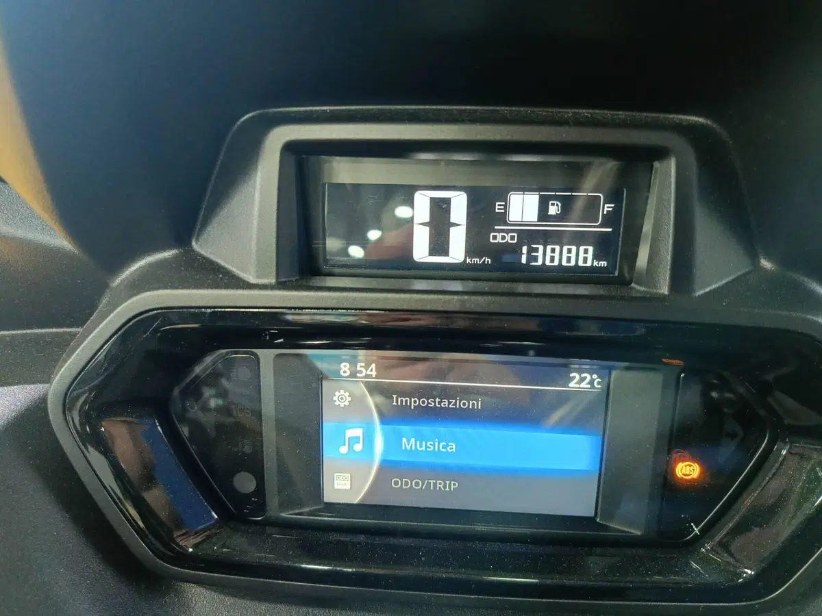 Yamaha X-Max 300 Tech Max (2021 - 24) (4)