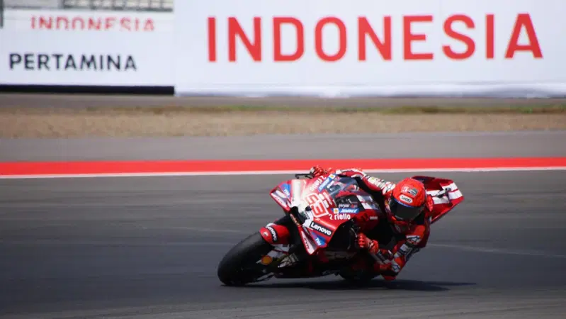 MotoGP, Marc Marquez vince la Sprint dei colpi di scena, carambola al via e cade Bez, Martin da 1° a 4° [CLASSIFICA E VIDEO]