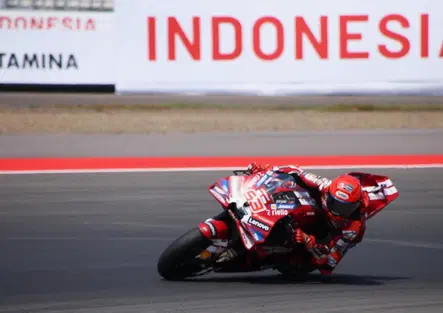 Marquez vince la Sprint dei colpi di scena, carambola al via e cade Bez, Martin da 1° a 4° [CLASSIFICA e VIDEO]