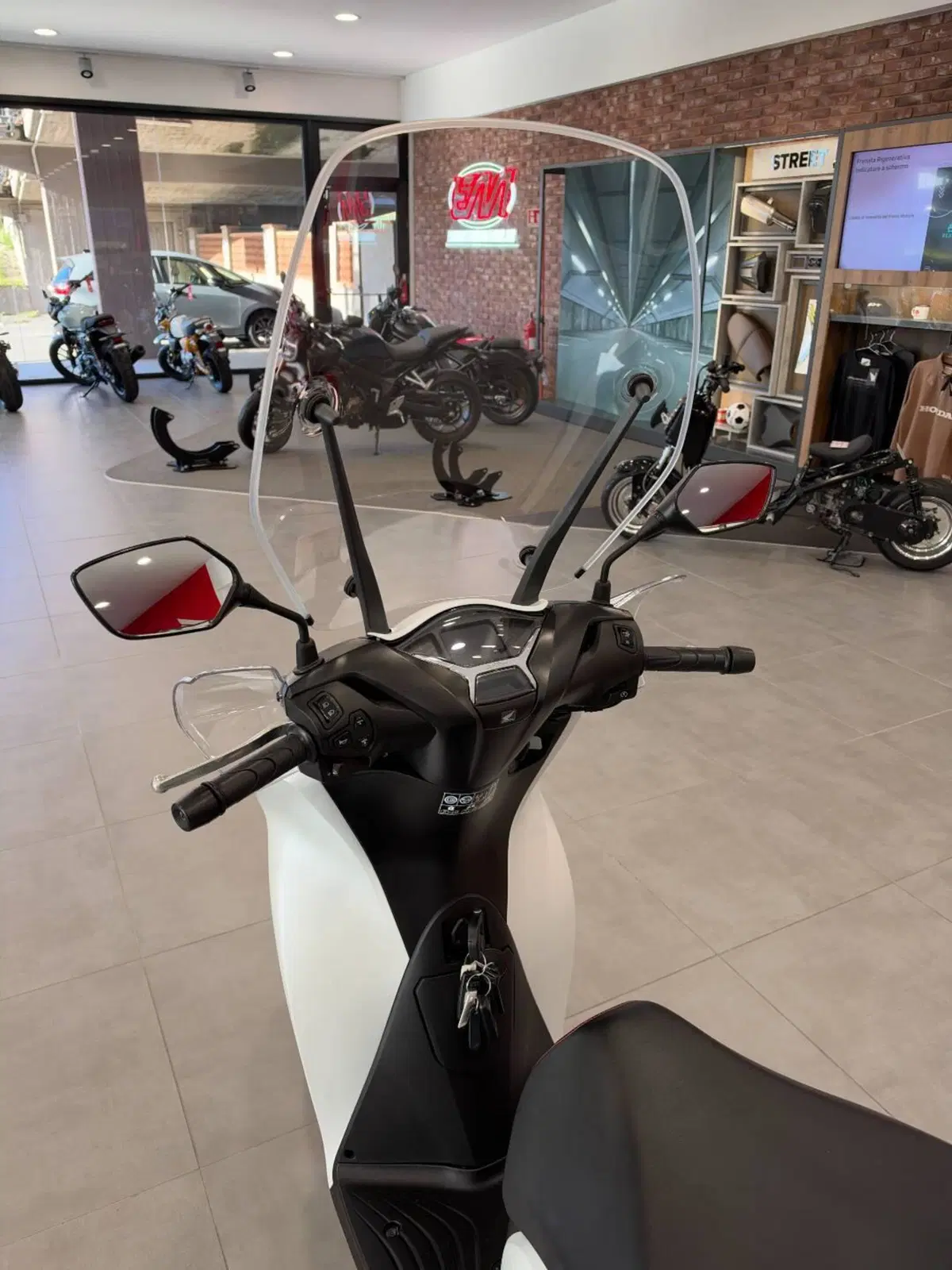 Honda SH 150i Sport (2024 - 25) (9)