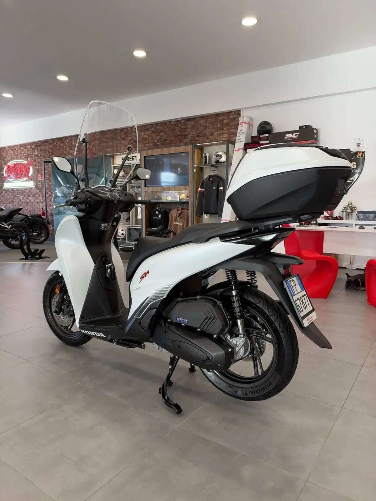 Honda SH 150i Sport (2024 - 25) (4)