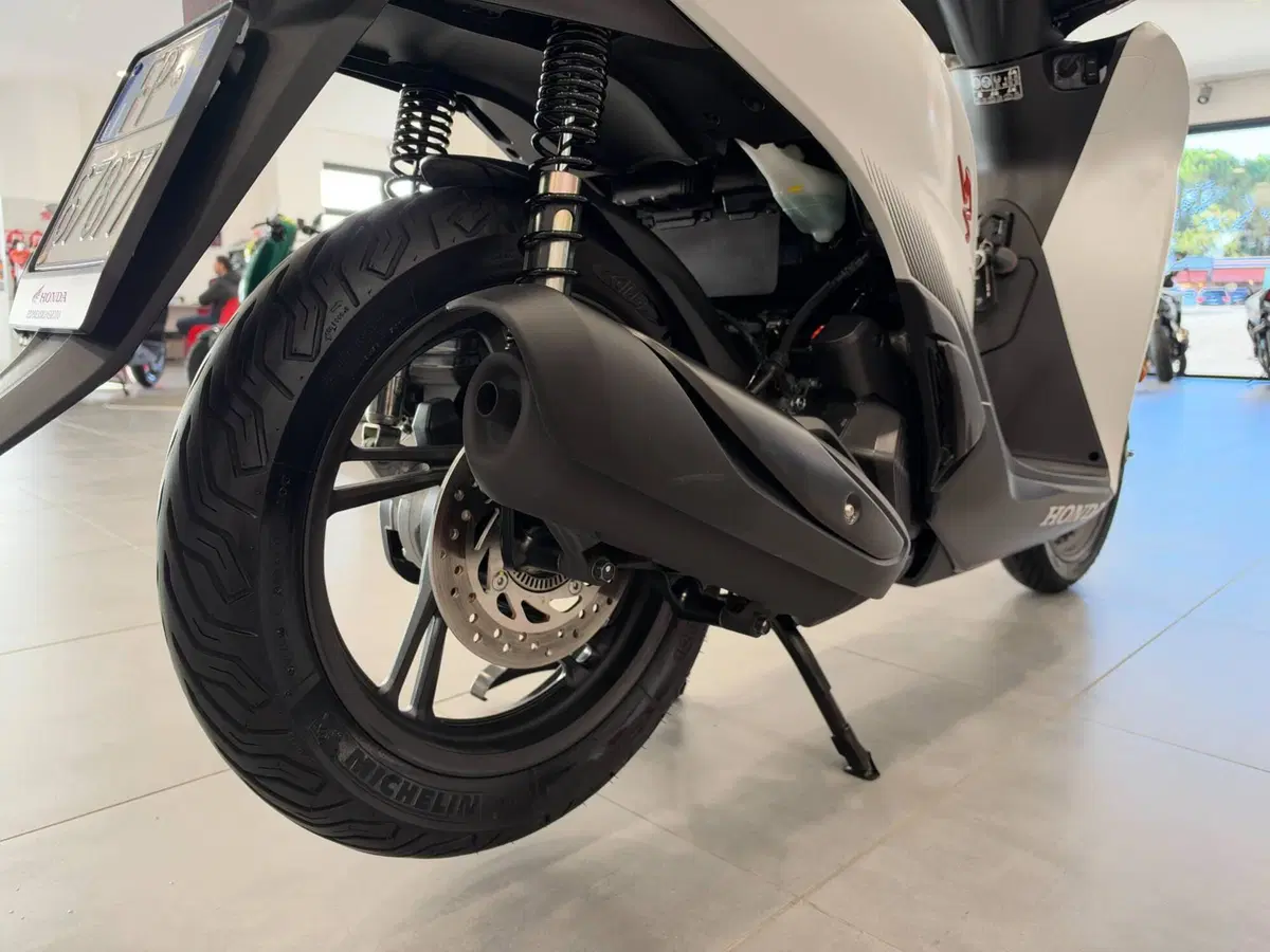 Honda SH 150i Sport (2024 - 25) (13)