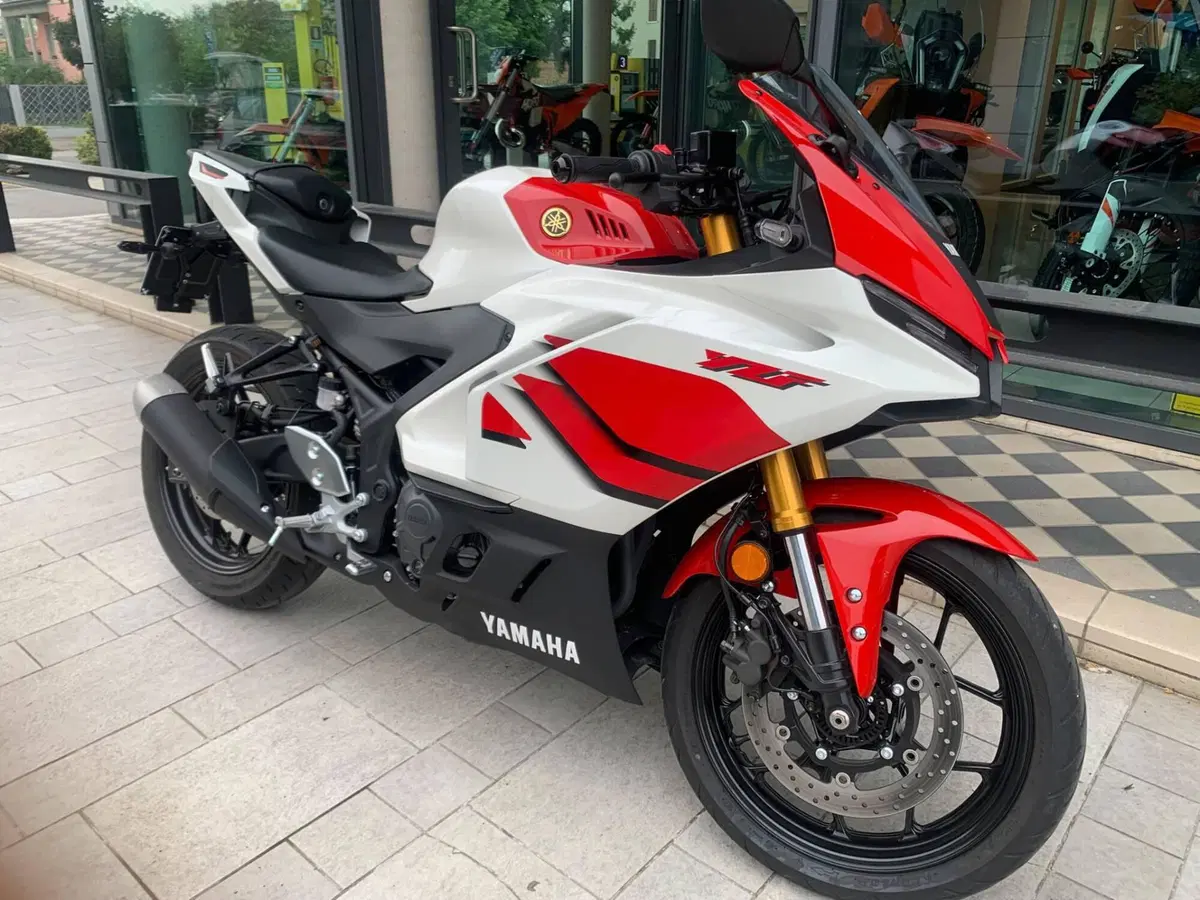 Yamaha YZF R3 70th (2026) (2)