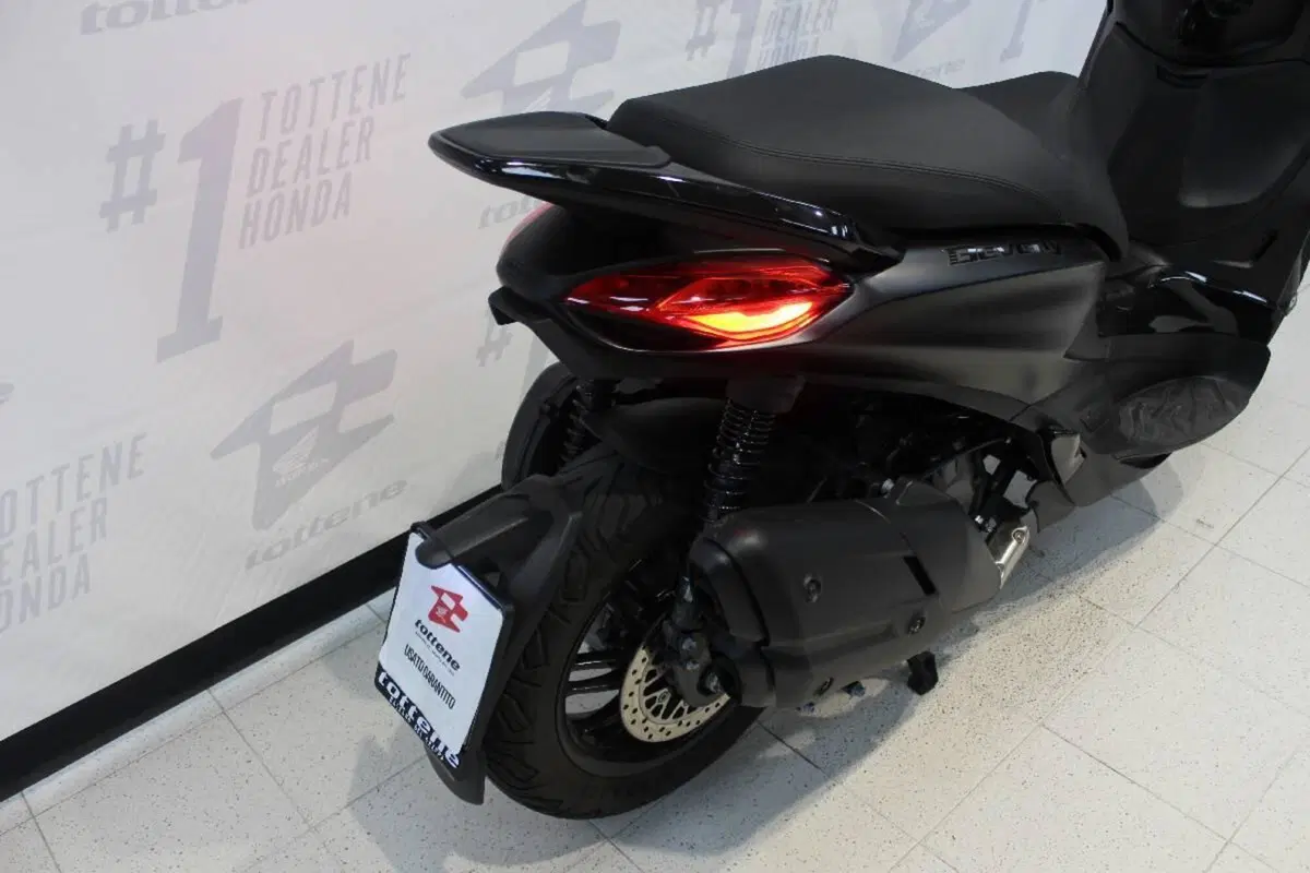 Piaggio Beverly 400 ABS-ASR (2021 - 24) (2)