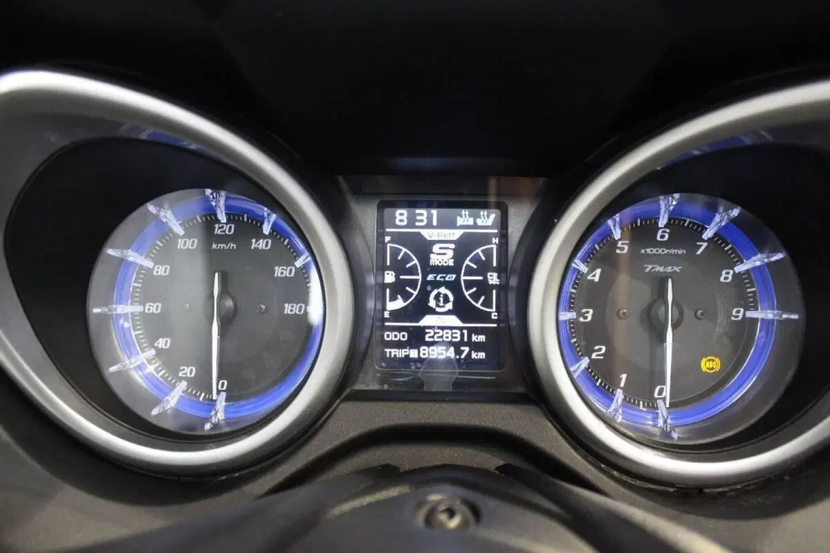 Yamaha T-Max 530 DX (2017 - 19) (4)
