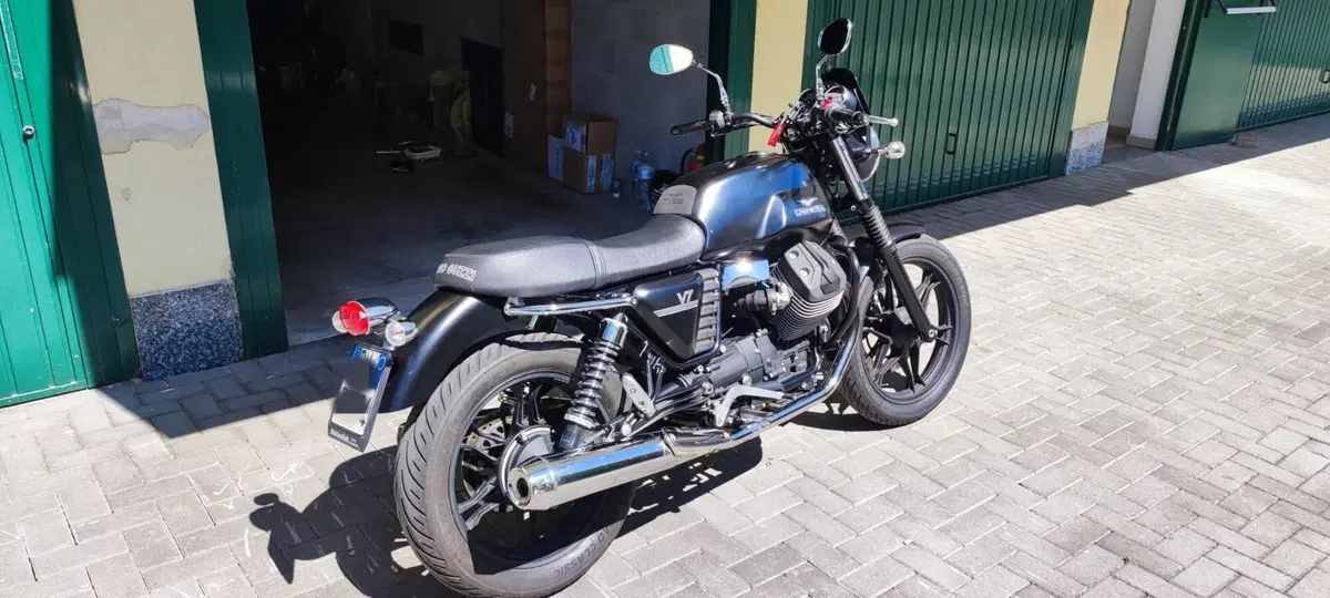 Moto Guzzi V7 Stone (2012 - 15)