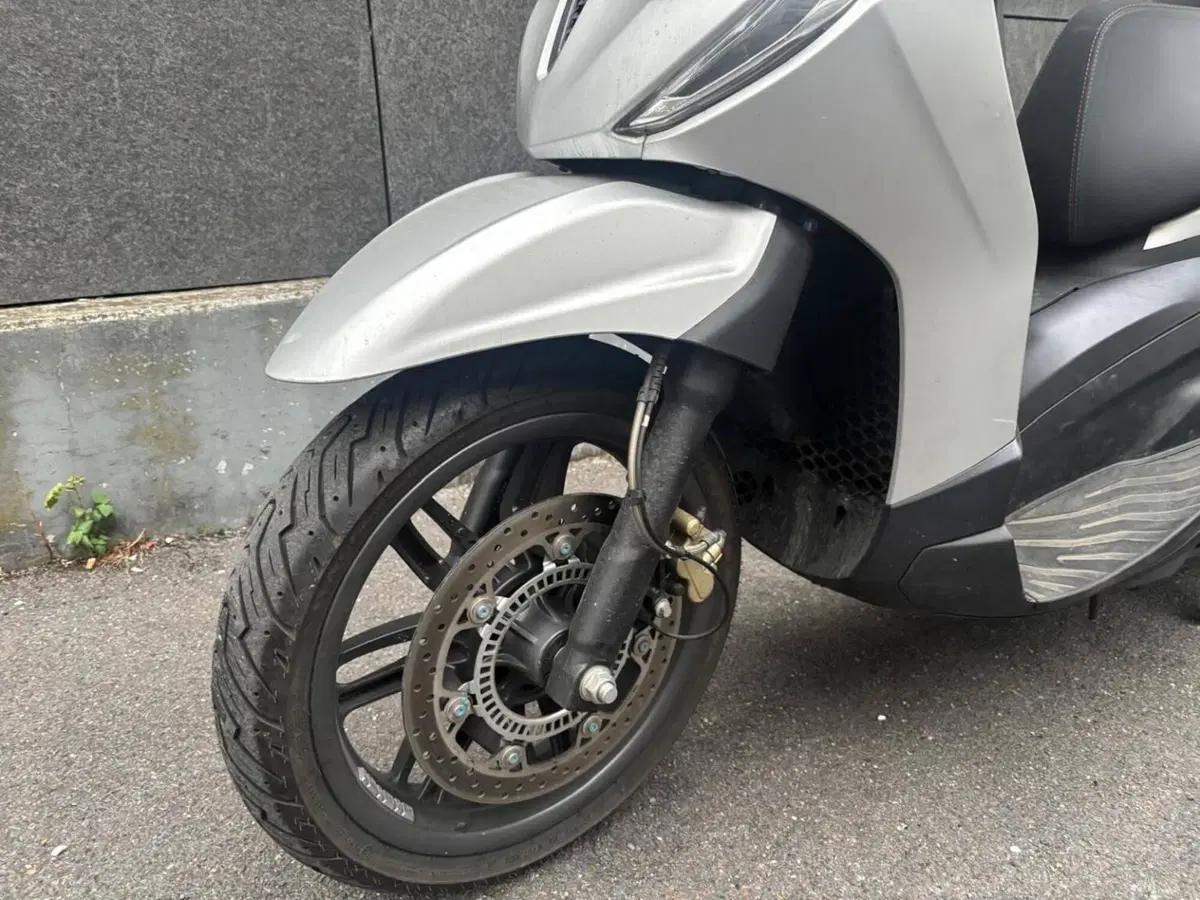 Piaggio Beverly 300 Hpe (2021) (2)