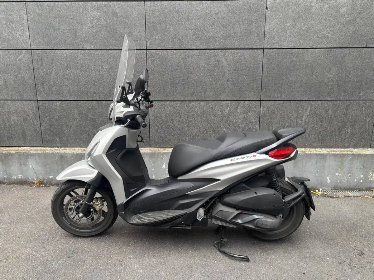 Piaggio Beverly 300 Hpe (2021) (3)
